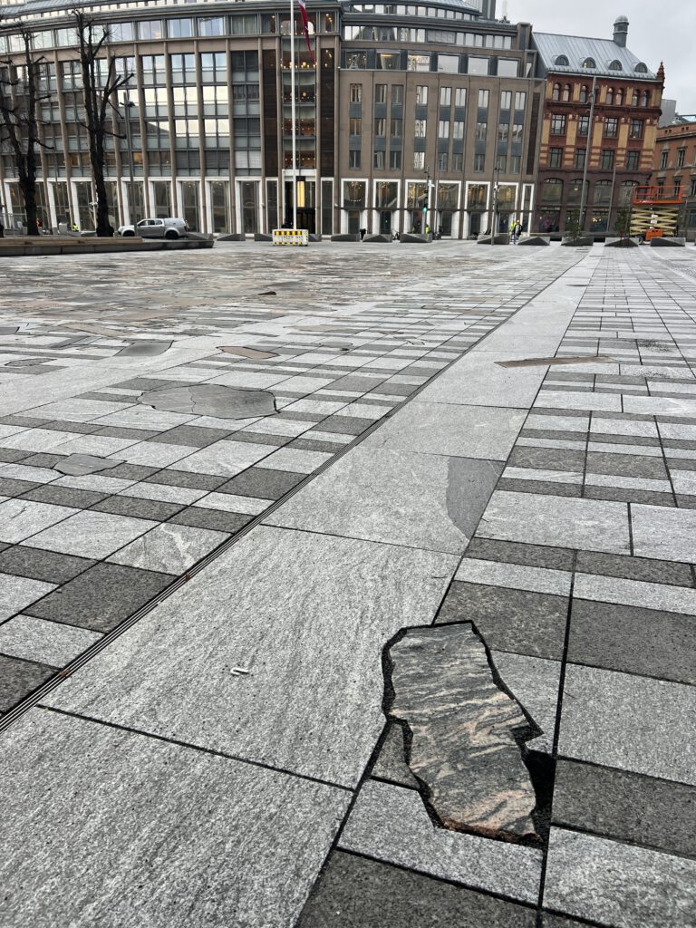 Team URBIS bygulv utenfor Regjeringskvartalet