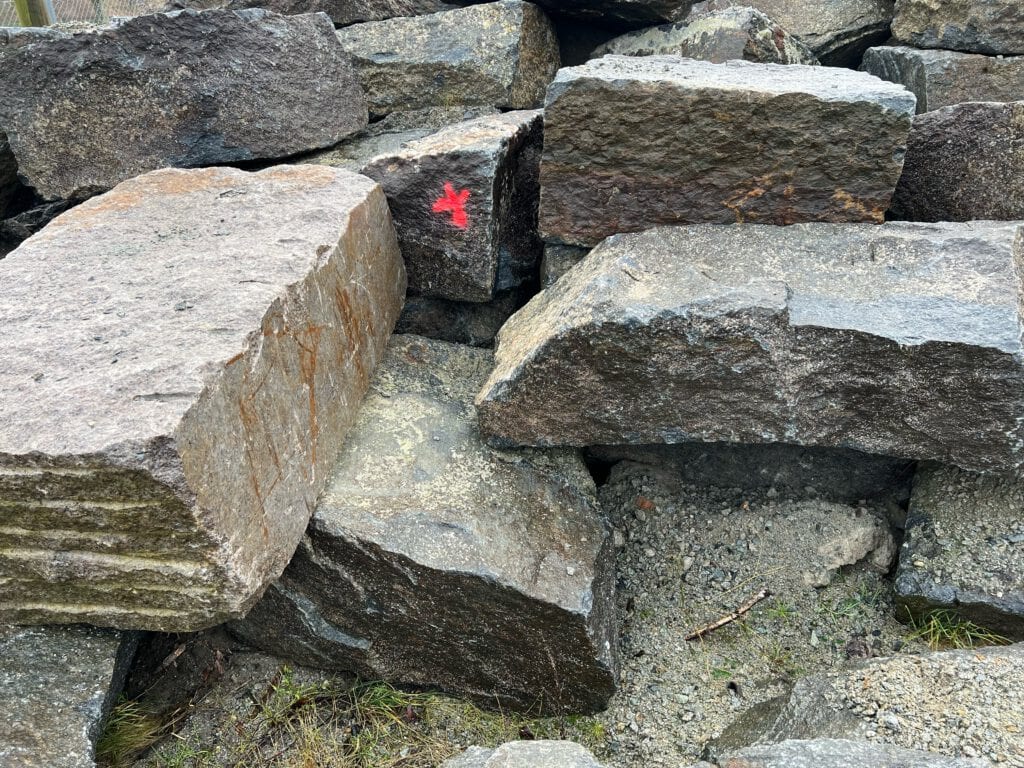 Kongsgata, Lervigskaien - Pile of rocks, one marked with pink spray paint
