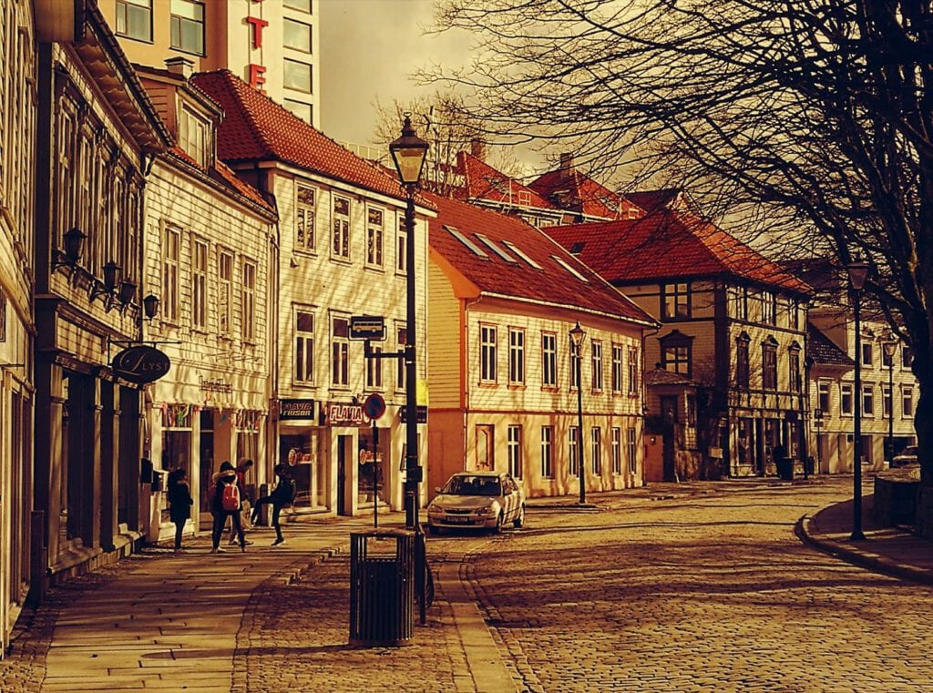 Kongsgata, Lervigskaien - Archive image of Kongsgata with cobbles