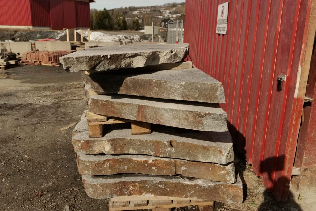 Kongsgata, Lervigskaien - Pile of six big slaps on a pallet