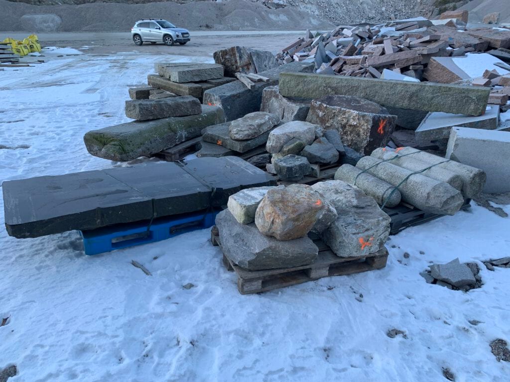 Kongsgata, Lervigskaien - Multiple pieces ready for transport, marked with orange spray paint
