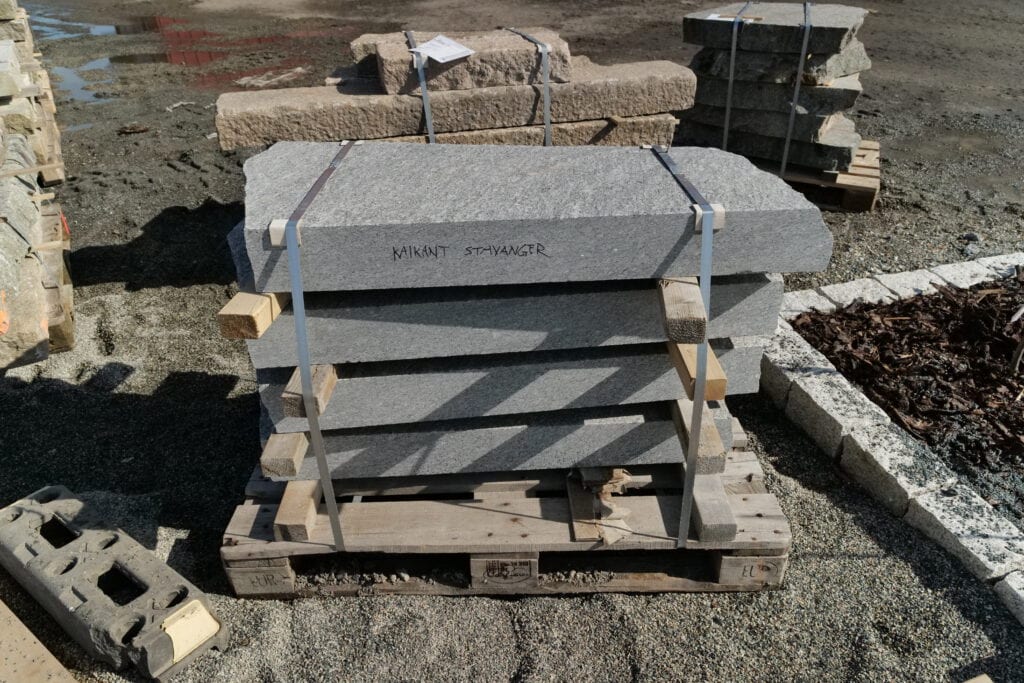Kongsgata, Lervigskaien - A pallet with four slabs ready for transport marked Kaikant Stavanger