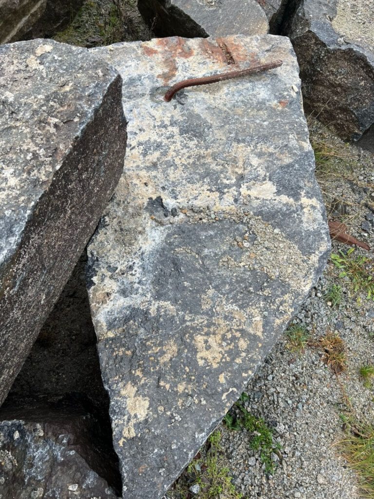Kongsgata, Lervigskaien - Slab with cast iron