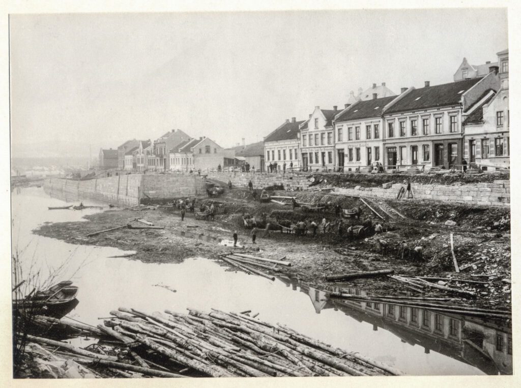 Hjellebrygga, Telemarkskanalen
