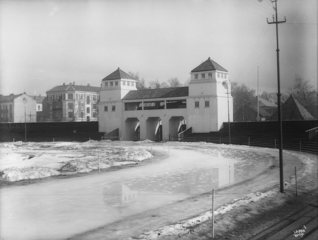 Sokkel til skulptur av Oscar Mathisen, Frogner stadion
