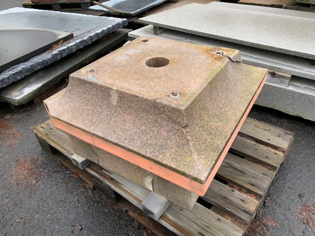 Sokler for lysmaster ved Slottstrappen