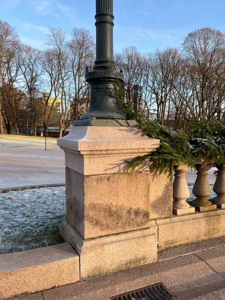 Sokler for lysmaster ved Slottstrappen