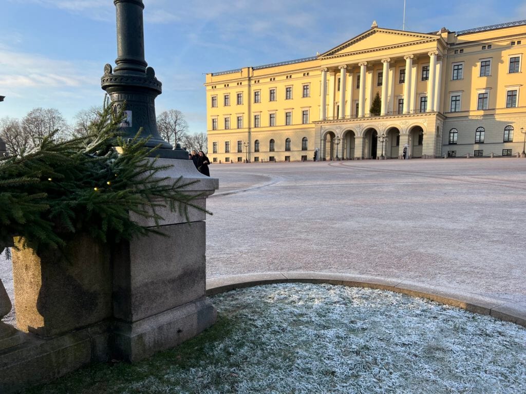 Sokler for lysmaster ved Slottstrappen