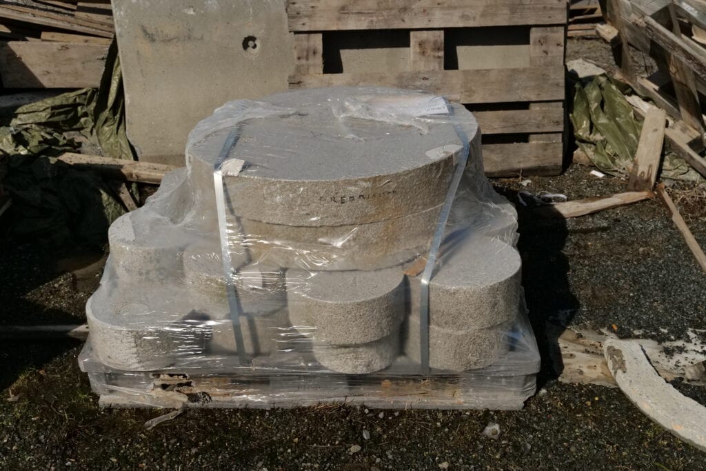 Stein fra restlager, blant annet fra Gamlebyen